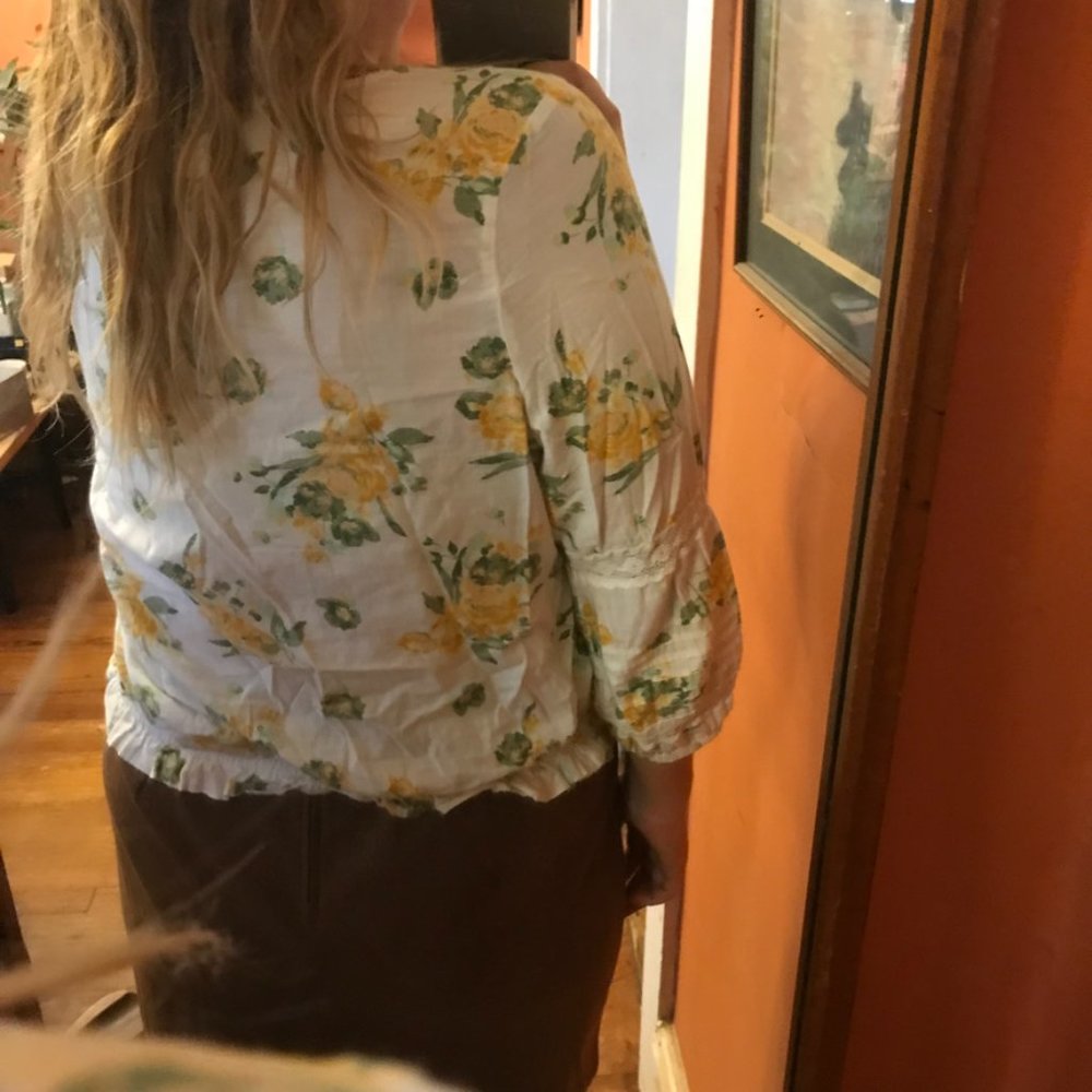 White and Yellow Blouse - Picture 3 of 8